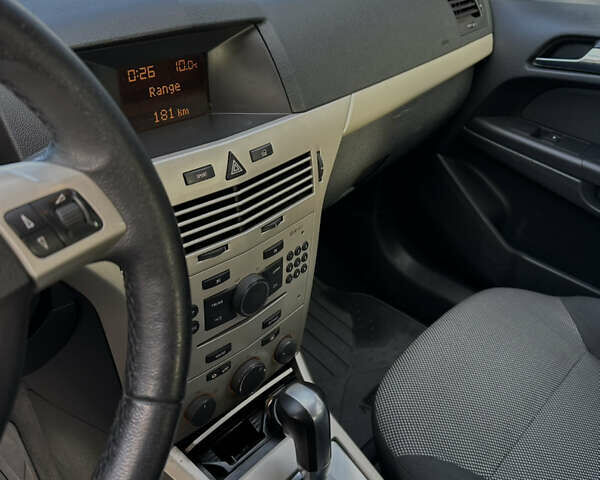 Синий Опель Астра, объемом двигателя 1.9 л и пробегом 260 тыс. км за 5700 $, фото 7 на Automoto.ua