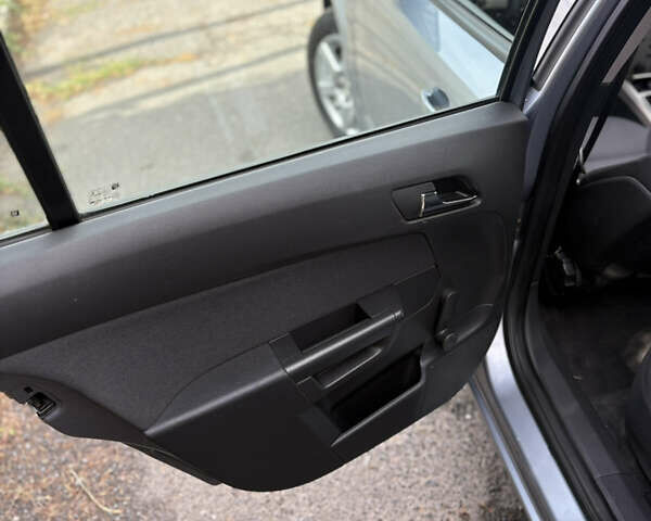 Синий Опель Астра, объемом двигателя 1.6 л и пробегом 240 тыс. км за 5400 $, фото 9 на Automoto.ua