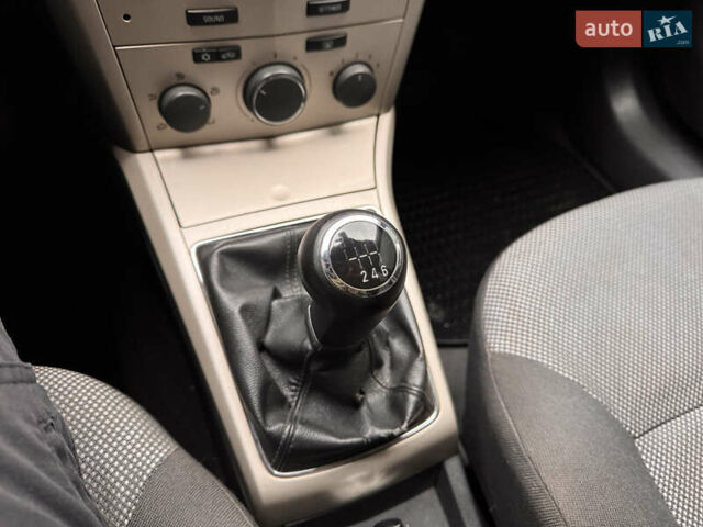 Синий Опель Астра, объемом двигателя 1.69 л и пробегом 354 тыс. км за 5200 $, фото 18 на Automoto.ua