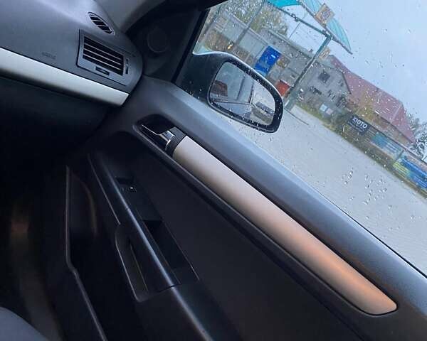 Синій Опель Астра, об'ємом двигуна 1.69 л та пробігом 252 тис. км за 4800 $, фото 5 на Automoto.ua