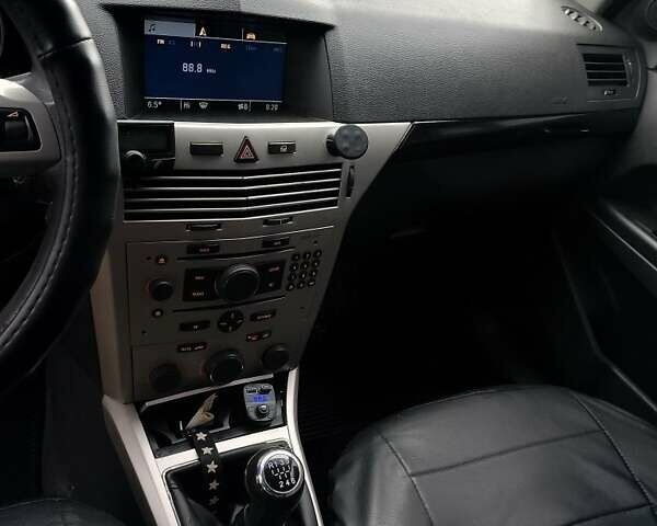 Синий Опель Астра, объемом двигателя 1.7 л и пробегом 330 тыс. км за 4400 $, фото 7 на Automoto.ua