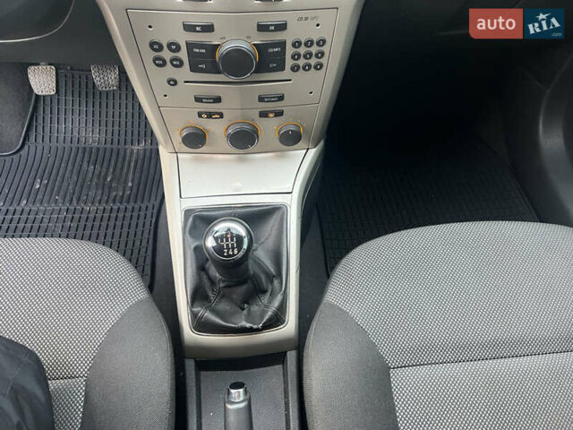 Синий Опель Астра, объемом двигателя 1.69 л и пробегом 354 тыс. км за 5000 $, фото 15 на Automoto.ua