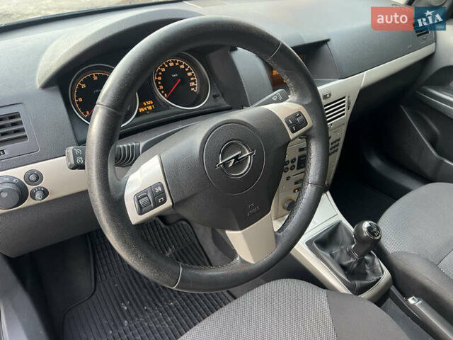Синий Опель Астра, объемом двигателя 1.69 л и пробегом 354 тыс. км за 5000 $, фото 11 на Automoto.ua