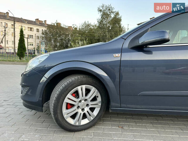 Синий Опель Астра, объемом двигателя 1.7 л и пробегом 296 тыс. км за 5400 $, фото 9 на Automoto.ua