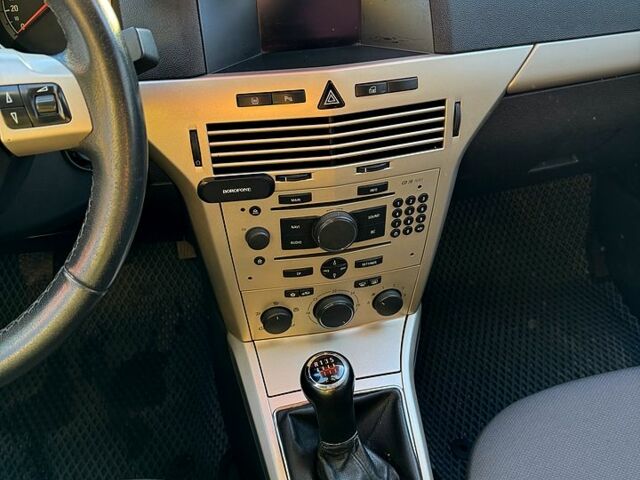 Синий Опель Астра, объемом двигателя 1.7 л и пробегом 318 тыс. км за 5350 $, фото 9 на Automoto.ua