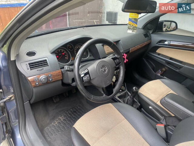 Синий Опель Астра, объемом двигателя 1.6 л и пробегом 252 тыс. км за 5400 $, фото 3 на Automoto.ua