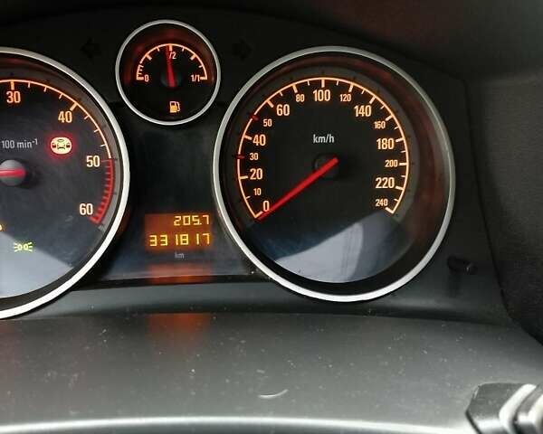 Синий Опель Астра, объемом двигателя 1.7 л и пробегом 330 тыс. км за 4400 $, фото 8 на Automoto.ua