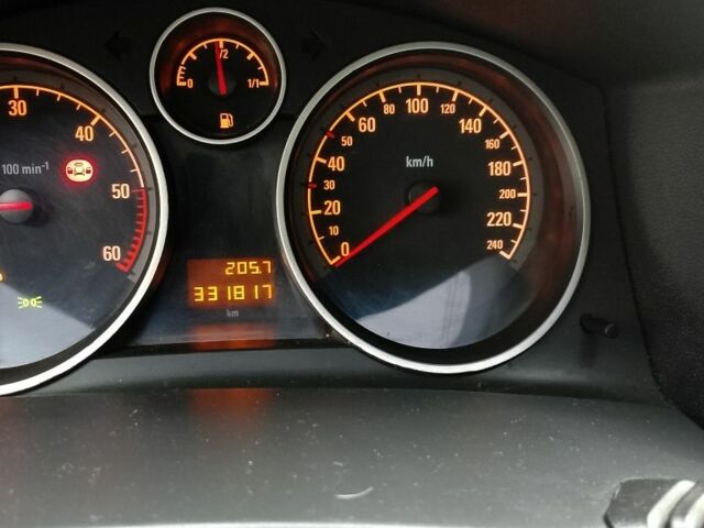 Синий Опель Астра, объемом двигателя 1.7 л и пробегом 330 тыс. км за 4400 $, фото 9 на Automoto.ua