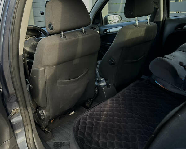 Синий Опель Астра, объемом двигателя 1.9 л и пробегом 260 тыс. км за 5700 $, фото 10 на Automoto.ua