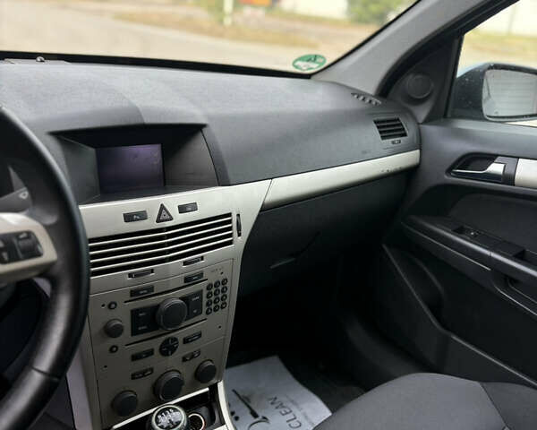 Синий Опель Астра, объемом двигателя 1.6 л и пробегом 240 тыс. км за 5400 $, фото 16 на Automoto.ua