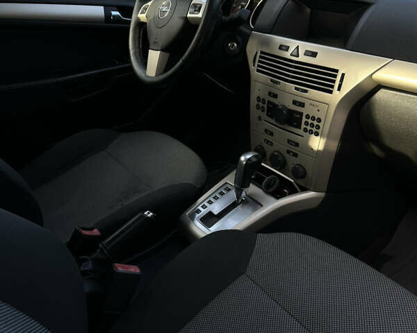 Синий Опель Астра, объемом двигателя 1.9 л и пробегом 260 тыс. км за 5700 $, фото 5 на Automoto.ua