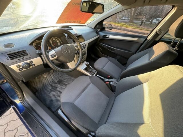 Синий Опель Астра, объемом двигателя 1.7 л и пробегом 318 тыс. км за 5350 $, фото 7 на Automoto.ua