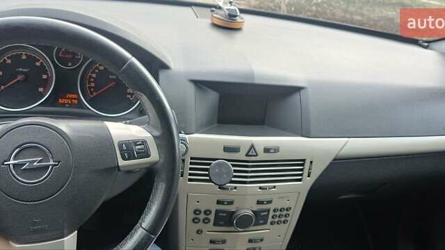 Синий Опель Астра, объемом двигателя 1.7 л и пробегом 288 тыс. км за 4499 $, фото 6 на Automoto.ua