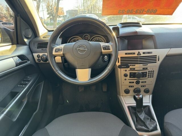 Синий Опель Астра, объемом двигателя 1.7 л и пробегом 318 тыс. км за 5350 $, фото 12 на Automoto.ua