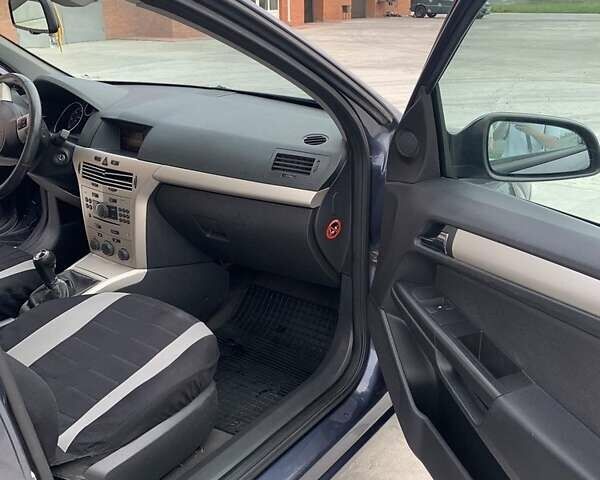 Синий Опель Астра, объемом двигателя 1.7 л и пробегом 340 тыс. км за 5500 $, фото 11 на Automoto.ua