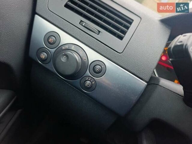 Синий Опель Астра, объемом двигателя 1.8 л и пробегом 260 тыс. км за 6700 $, фото 45 на Automoto.ua