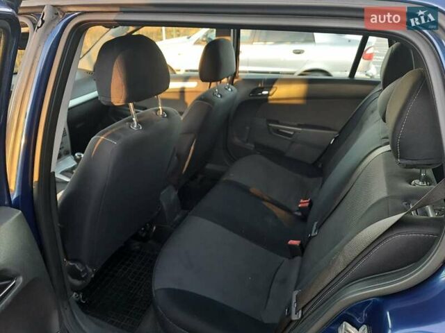 Синий Опель Астра, объемом двигателя 1.7 л и пробегом 250 тыс. км за 6000 $, фото 3 на Automoto.ua