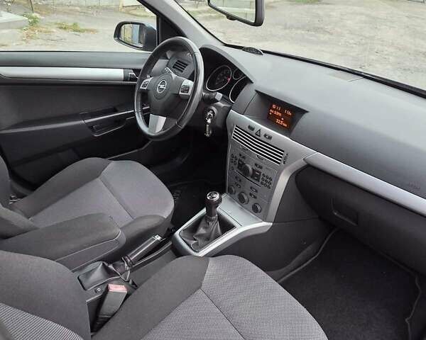 Опель Астра 2009 в Виннице на Automoto.ua Синий Опель Астра, объемом двигателя 1.6 л и пробегом 161 тыс. км за 6774 $, фото 7 на Automoto.ua