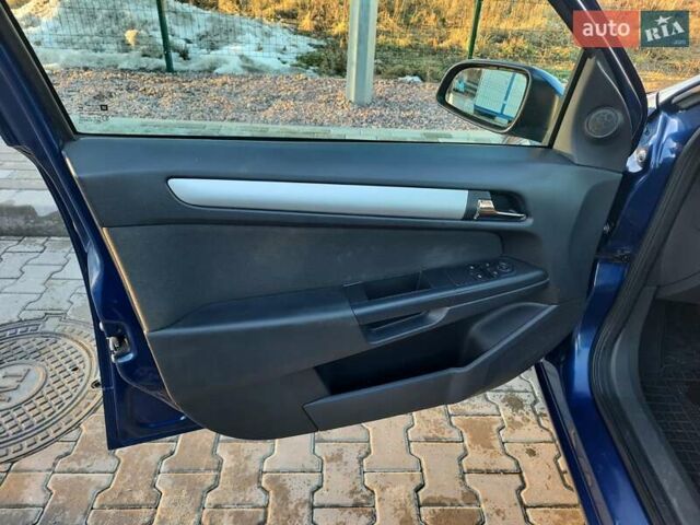 Синий Опель Астра, объемом двигателя 1.7 л и пробегом 250 тыс. км за 6000 $, фото 14 на Automoto.ua