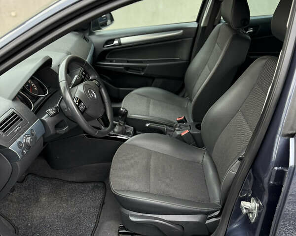 Опель Астра 2009 в Луцке на Automoto.ua Синий Опель Астра, объемом двигателя 1.8 л и пробегом 191 тыс. км за 6799 $, фото 121 на Automoto.ua