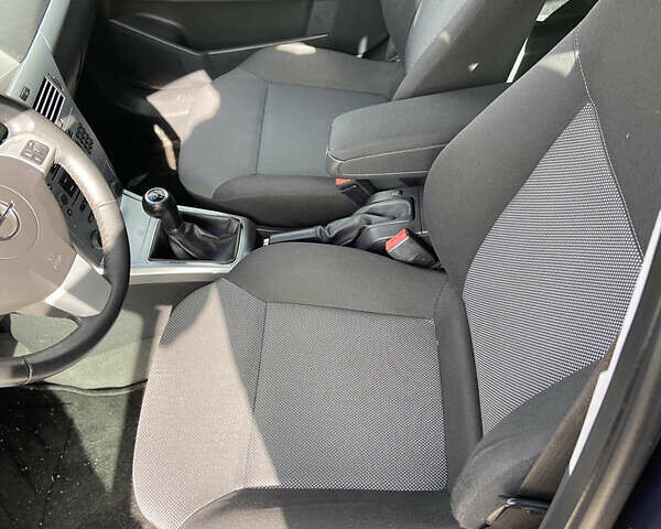 Опель Астра 2009 в Виннице на Automoto.ua Синий Опель Астра, объемом двигателя 1.6 л и пробегом 216 тыс. км за 6100 $, фото 14 на Automoto.ua