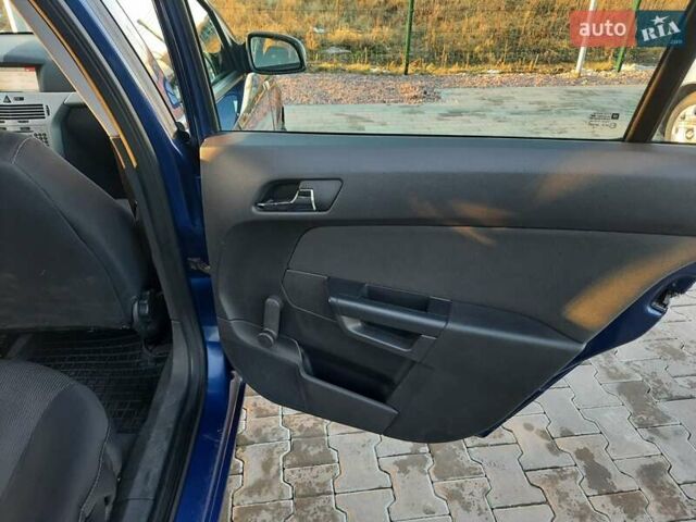 Синий Опель Астра, объемом двигателя 1.7 л и пробегом 250 тыс. км за 6000 $, фото 5 на Automoto.ua