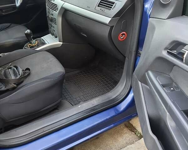 Синий Опель Астра, объемом двигателя 1.7 л и пробегом 250 тыс. км за 6000 $, фото 6 на Automoto.ua