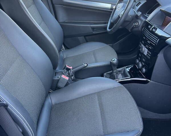 Синий Опель Астра, объемом двигателя 1.6 л и пробегом 229 тыс. км за 5900 $, фото 37 на Automoto.ua