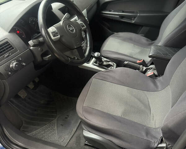 Опель Астра 2009 в Черкассах на Automoto.ua Синий Опель Астра, объемом двигателя 1.69 л и пробегом 250 тыс. км за 5000 $, фото 9 на Automoto.ua