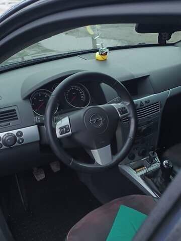 Синий Опель Астра, объемом двигателя 1.7 л и пробегом 273 тыс. км за 4800 $, фото 2 на Automoto.ua