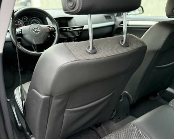 Опель Астра 2009 в Луцке на Automoto.ua Синий Опель Астра, объемом двигателя 1.8 л и пробегом 191 тыс. км за 6799 $, фото 117 на Automoto.ua