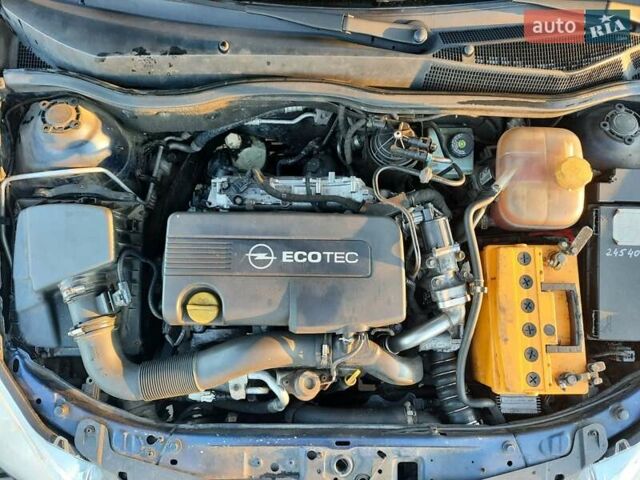 Синий Опель Астра, объемом двигателя 1.7 л и пробегом 250 тыс. км за 6000 $, фото 24 на Automoto.ua