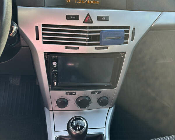 Синий Опель Астра, объемом двигателя 1.8 л и пробегом 209 тыс. км за 5800 $, фото 20 на Automoto.ua