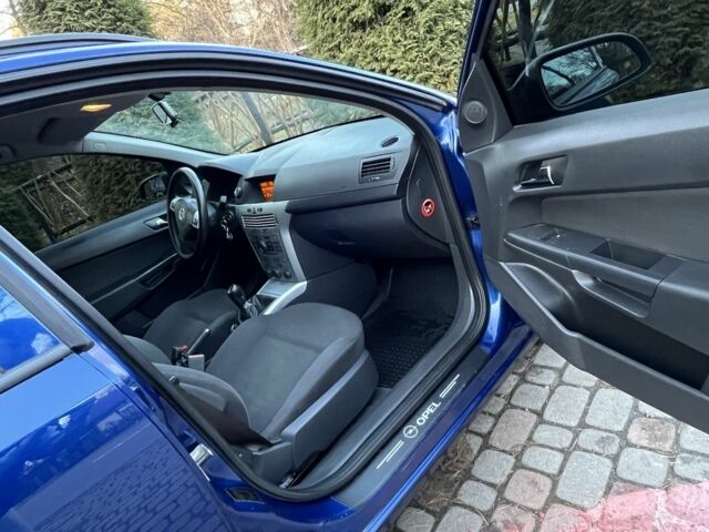 Синий Опель Астра, объемом двигателя 1.7 л и пробегом 235 тыс. км за 5600 $, фото 23 на Automoto.ua