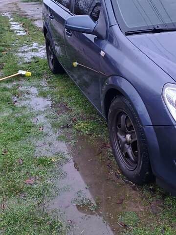 Синий Опель Астра, объемом двигателя 1.7 л и пробегом 273 тыс. км за 4800 $, фото 6 на Automoto.ua