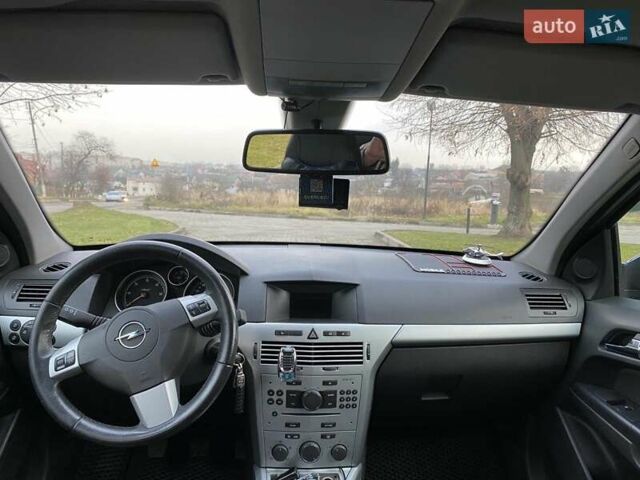 Синий Опель Астра, объемом двигателя 1.91 л и пробегом 240 тыс. км за 5000 $, фото 4 на Automoto.ua