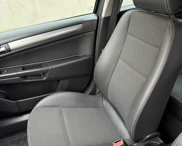 Опель Астра 2009 в Луцке на Automoto.ua Синий Опель Астра, объемом двигателя 1.8 л и пробегом 191 тыс. км за 6799 $, фото 123 на Automoto.ua