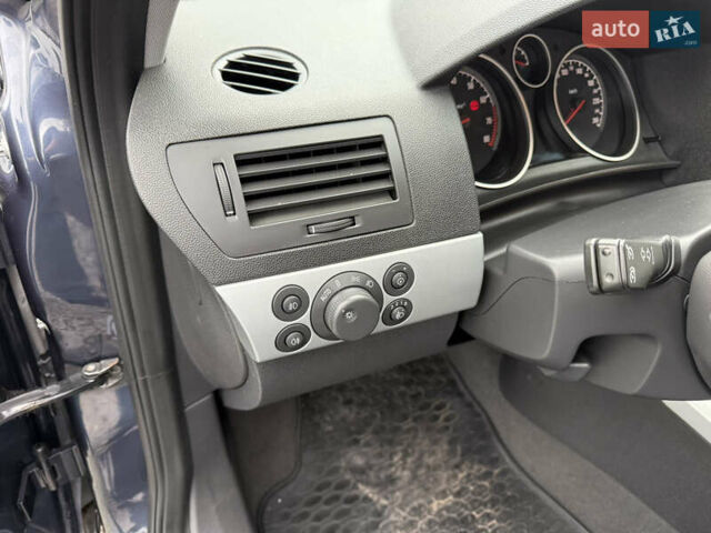 Синий Опель Астра, объемом двигателя 1.6 л и пробегом 196 тыс. км за 5650 $, фото 22 на Automoto.ua