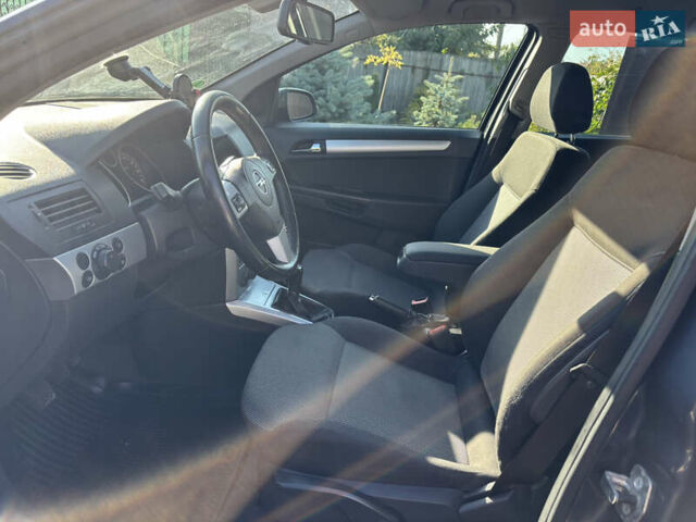 Синий Опель Астра, объемом двигателя 1.8 л и пробегом 209 тыс. км за 5800 $, фото 16 на Automoto.ua