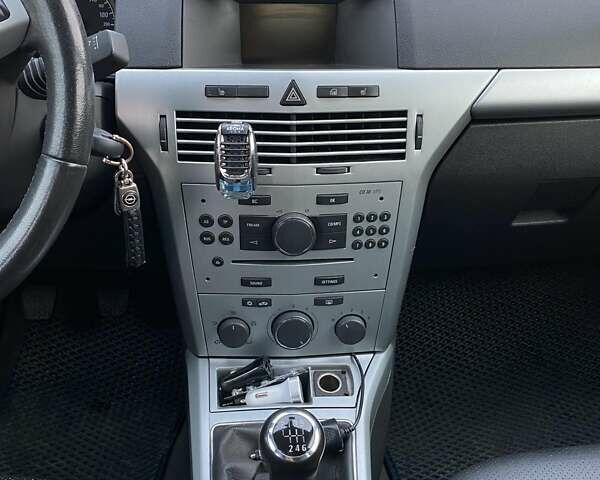 Синий Опель Астра, объемом двигателя 1.91 л и пробегом 240 тыс. км за 5000 $, фото 9 на Automoto.ua