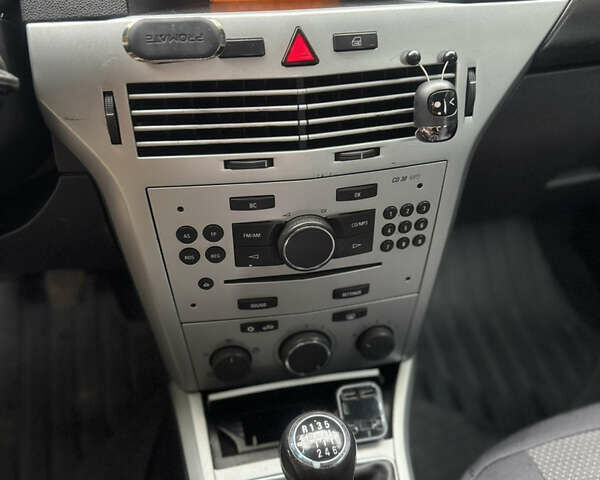 Опель Астра 2009 в Черкассах на Automoto.ua Синий Опель Астра, объемом двигателя 1.69 л и пробегом 250 тыс. км за 5000 $, фото 11 на Automoto.ua