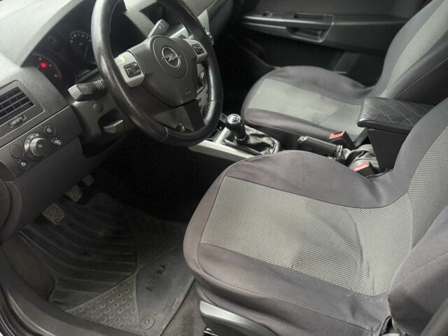 Опель Астра 2009 в Черкассах на Automoto.ua Синий Опель Астра, объемом двигателя 1.7 л и пробегом 240 тыс. км за 5000 $, фото 8 на Automoto.ua