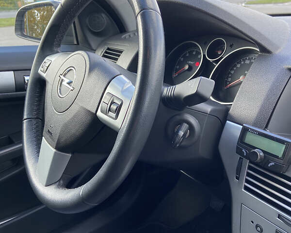 Опель Астра 2009 в Виннице на Automoto.ua Синий Опель Астра, объемом двигателя 1.6 л и пробегом 216 тыс. км за 6100 $, фото 15 на Automoto.ua