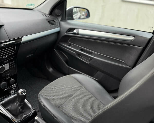 Опель Астра 2009 в Луцке на Automoto.ua Синий Опель Астра, объемом двигателя 1.8 л и пробегом 191 тыс. км за 6799 $, фото 118 на Automoto.ua