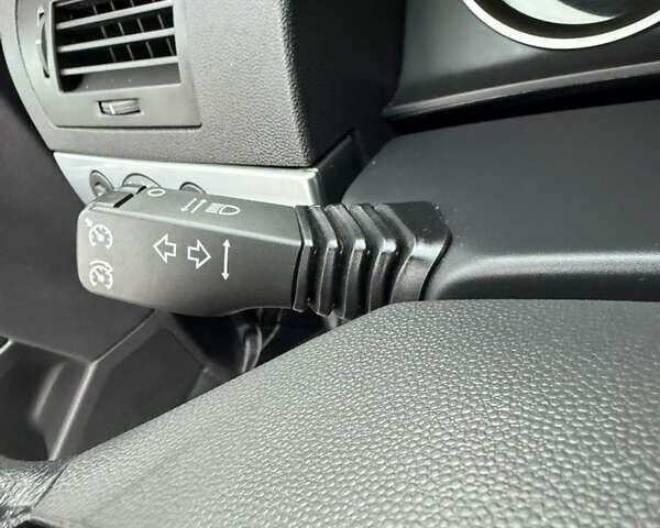 Опель Астра 2009 в Луцке на Automoto.ua Синий Опель Астра, объемом двигателя 1.8 л и пробегом 191 тыс. км за 6799 $, фото 144 на Automoto.ua