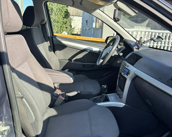 Синий Опель Астра, объемом двигателя 1.8 л и пробегом 209 тыс. км за 5800 $, фото 12 на Automoto.ua