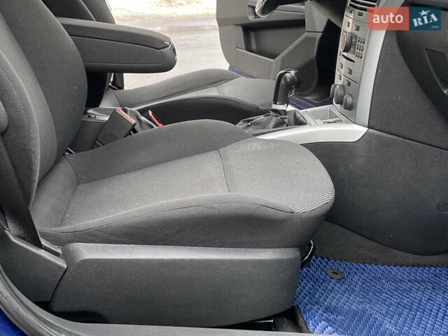 Синий Опель Астра, объемом двигателя 1.7 л и пробегом 260 тыс. км за 4999 $, фото 33 на Automoto.ua