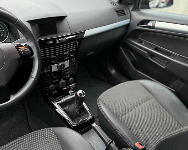 Опель Астра 2009 в Луцке на Automoto.ua Синий Опель Астра, объемом двигателя 1.8 л и пробегом 191 тыс. км за 6799 $, фото 119 на Automoto.ua