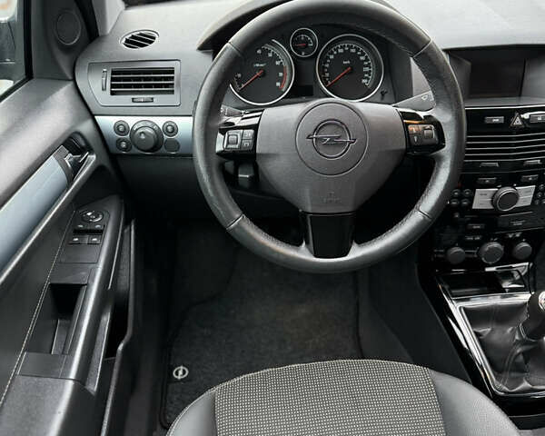 Опель Астра 2009 в Луцке на Automoto.ua Синий Опель Астра, объемом двигателя 1.8 л и пробегом 191 тыс. км за 6799 $, фото 120 на Automoto.ua