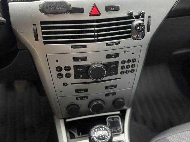 Опель Астра 2009 в Черкассах на Automoto.ua Синий Опель Астра, объемом двигателя 1.7 л и пробегом 240 тыс. км за 5000 $, фото 10 на Automoto.ua